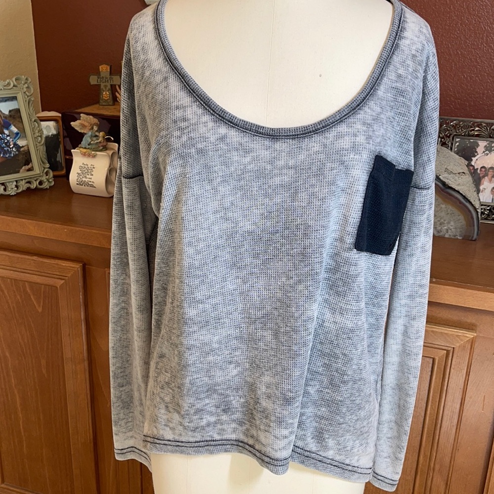 Volcom High low soft long sleeve shirt Large or 14